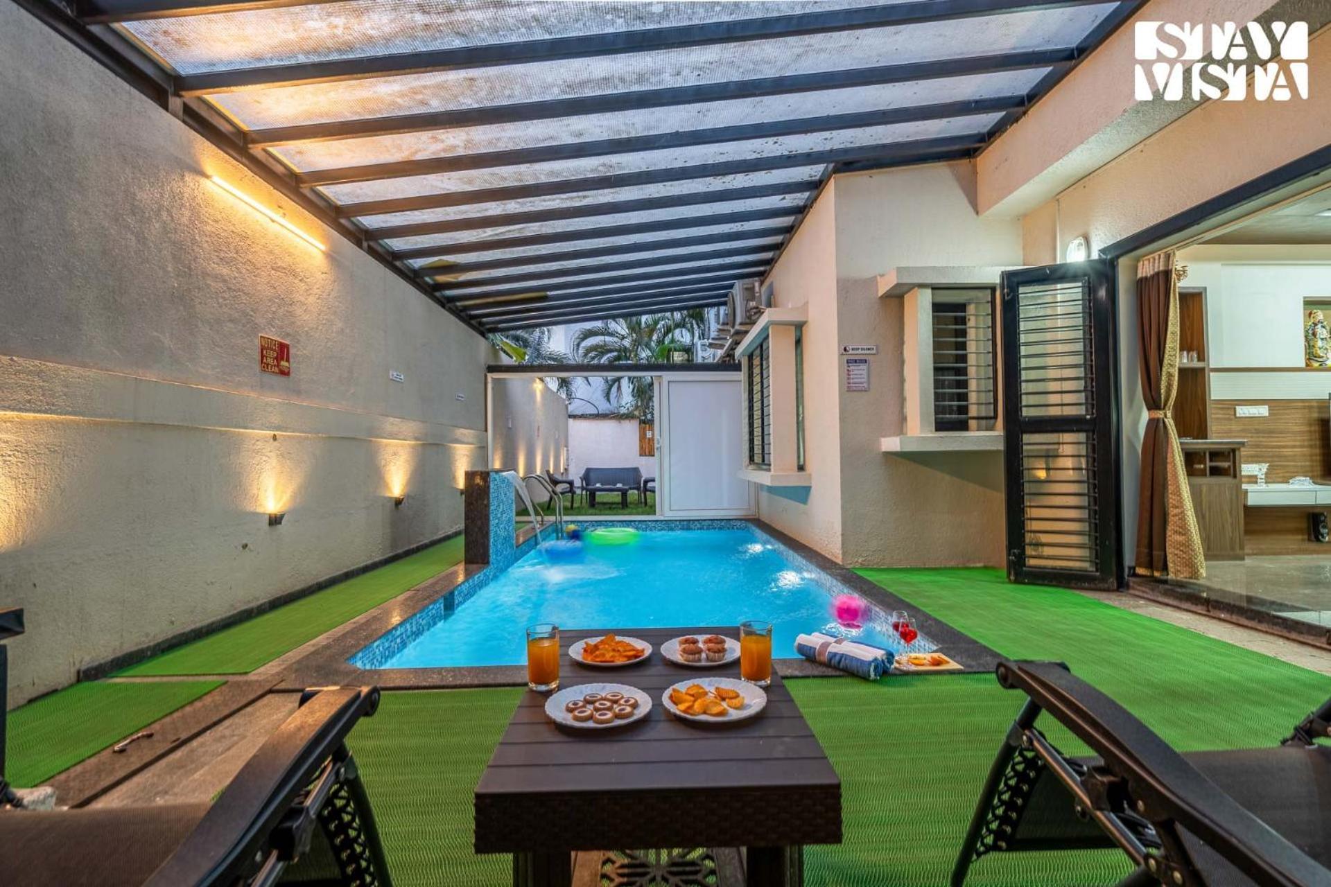 Serenity Meadows With Pool By Veo - Part Of Stayvista นาสิก ภายนอก รูปภาพ